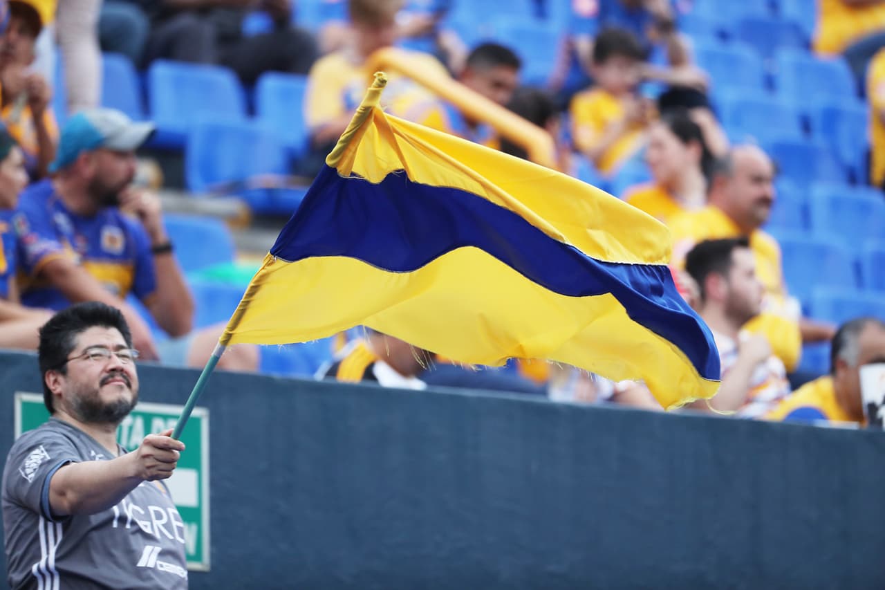 Aficionados de Tigres, mayoritariamente, y del León, tomaron por 'asalto' las inmediaciones del Estadio Universitario para atestiguar el juego de Ida de la Final del Clausura 2019 de la Liga MX en Monterrey. Se esmeraron y le pusieron un fantástico ambiente.
