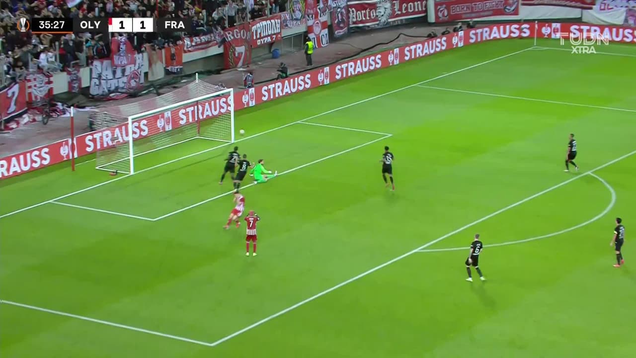 ¡TIRO ATAJADO! disparo por Giorgos Masouras.