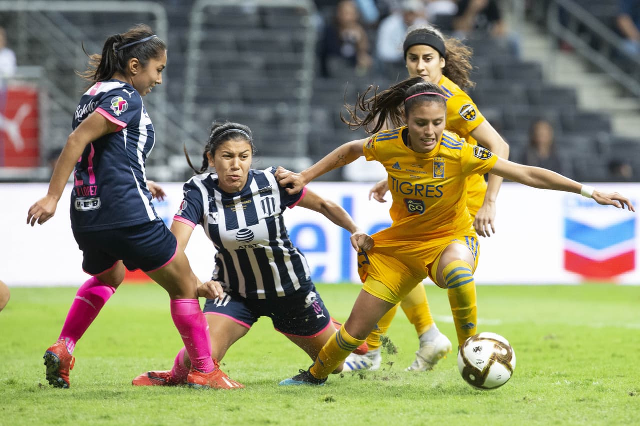 during the game Monterrey vs Tigres UANL, corresponding to Great final second leg match of the 2019 Torneo Apertura 2019 of the Liga BBVA MX Femenil, at BBVA Bancomer Stadium, on December 07, 2019. <br><br> durante el partido Monterrey vs Tigres UANL, correspondiente a la Gran Final partido de Vuelta del Torneo Apertura 2019 de la Liga BBVA MX Femenil, en el Estadio BBVA Bancomer, el 07 de Diciembre de 2019.