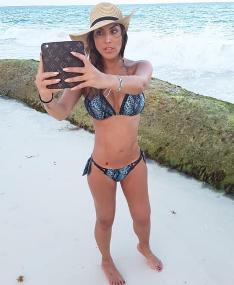 Karla es una sexy conductora mexicana que es gran fanática de América y celebró con todo el triunfo sobre Tigres.