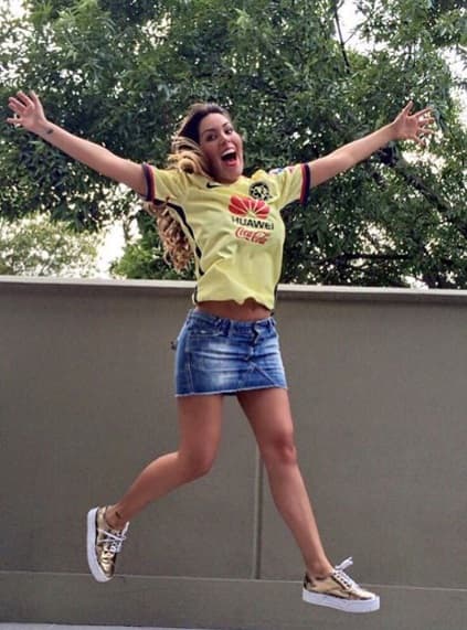 Karla es una sexy conductora mexicana que es gran fanática de América y celebró con todo el triunfo sobre Tigres.