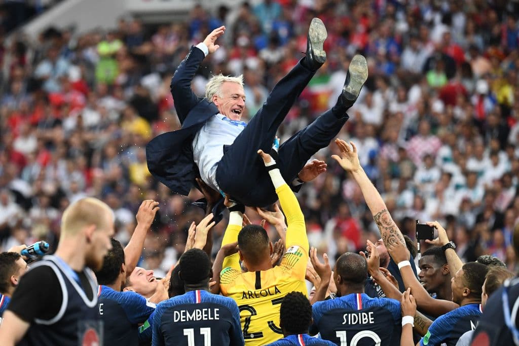 En lo más alto, el ídolo: Didier Deschamps se convierte en el francés más grande en el fútbol de ese país al ser campeón como jugador y técnico.