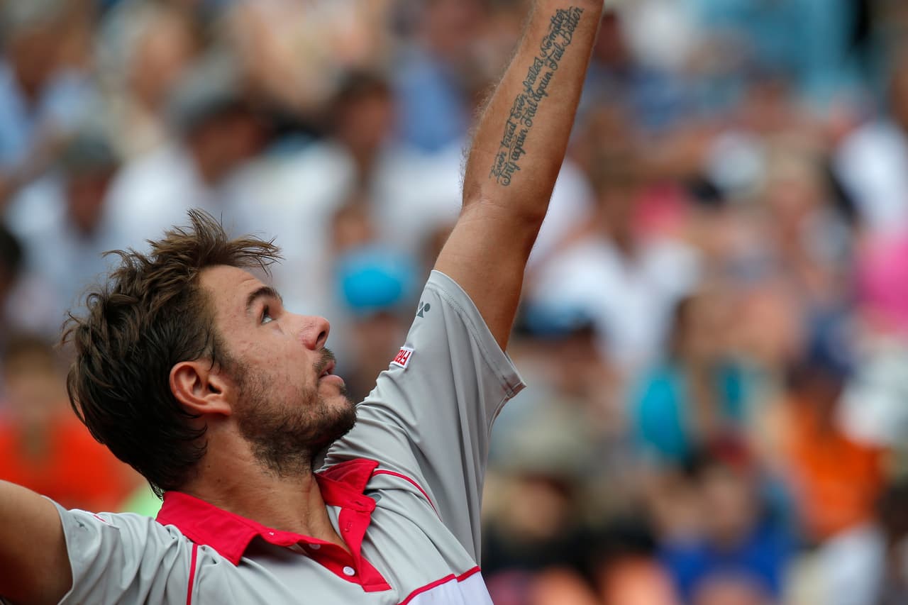 En su brazo tiene tatuado un mensaje motivacional: "Inténtalo de nuevo. Falla de nuevo. Falla mejor".