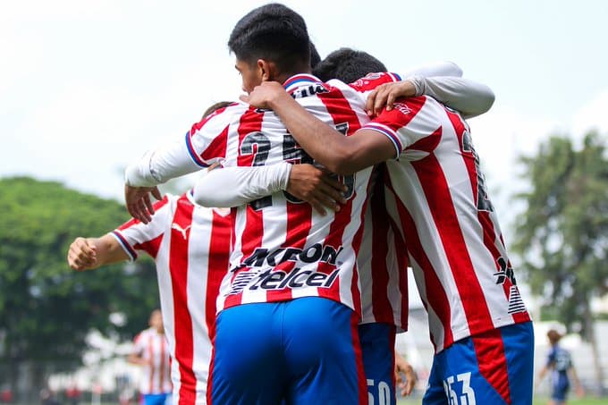 El hijo de Carlos Salcido hizo su primer gol con Chivas sub 17