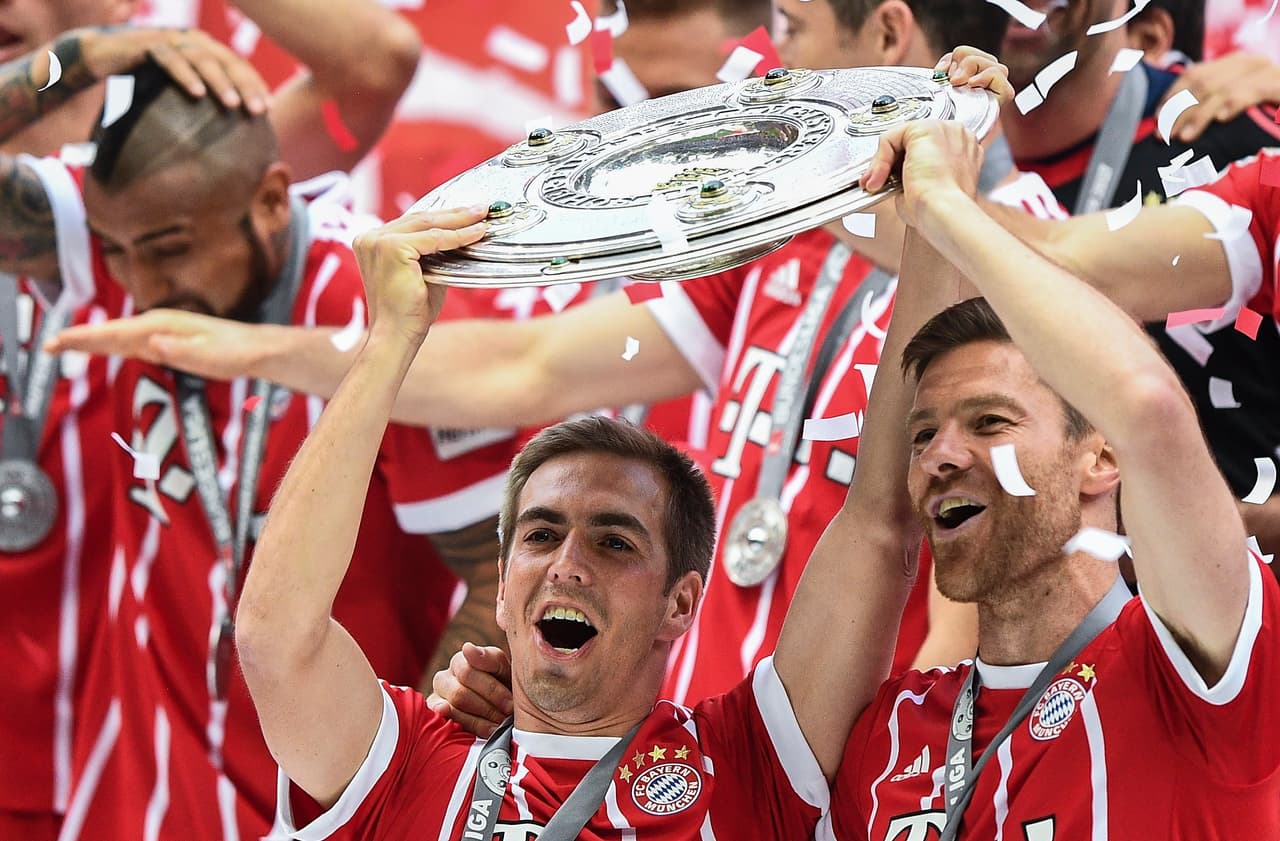 El alemán Philipp Lahm y el español Xabi Alonso jugaron su último partido como profesionales con triunfo 4-1 contra Friburgo y en medio de la fiesta de coronacióno del Bayern Munich como campeón de la Bundesliga.