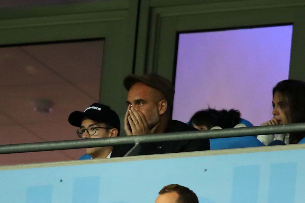 Si el primer gol le había causado indigestión a Guardiola, quizás el segundo ya fueron agruras. No lo podía creer el técnico español.