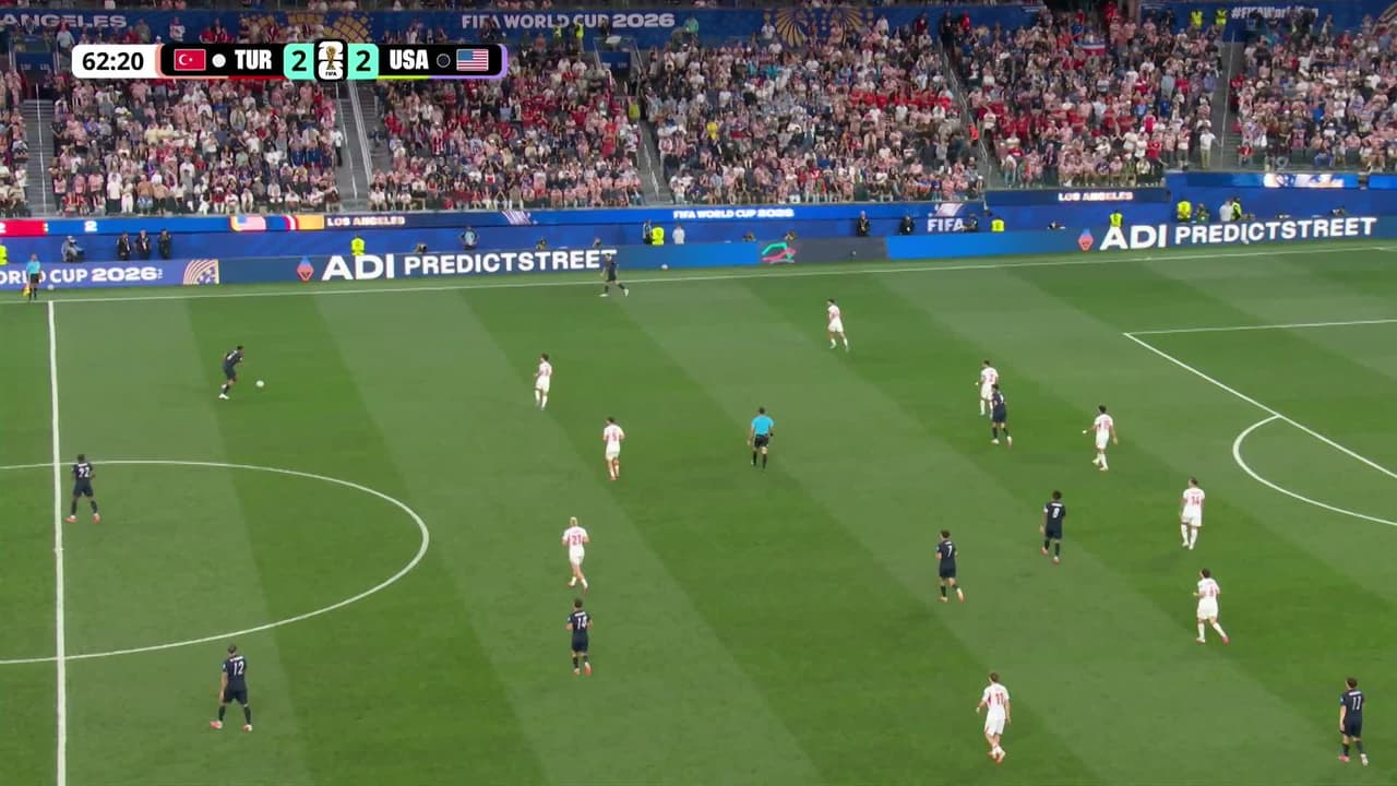 ¡TIRO ATAJADO! disparo por Christian Pulisic.
