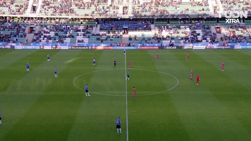 Arranca el partido y la pelota está en juego.