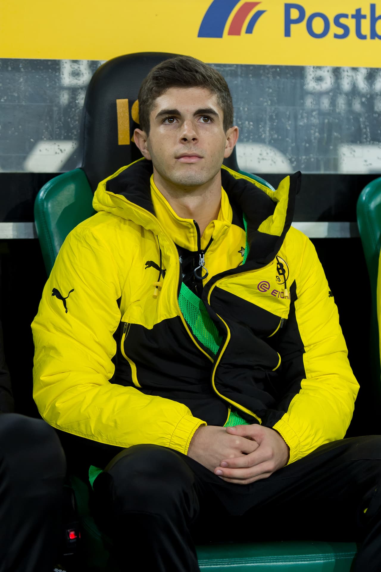 Tras ser una de las figuras del Sub-16 del Dortmund, en el invierno del 2015 le dieron la oportunidad de jugar para el primer equipo.