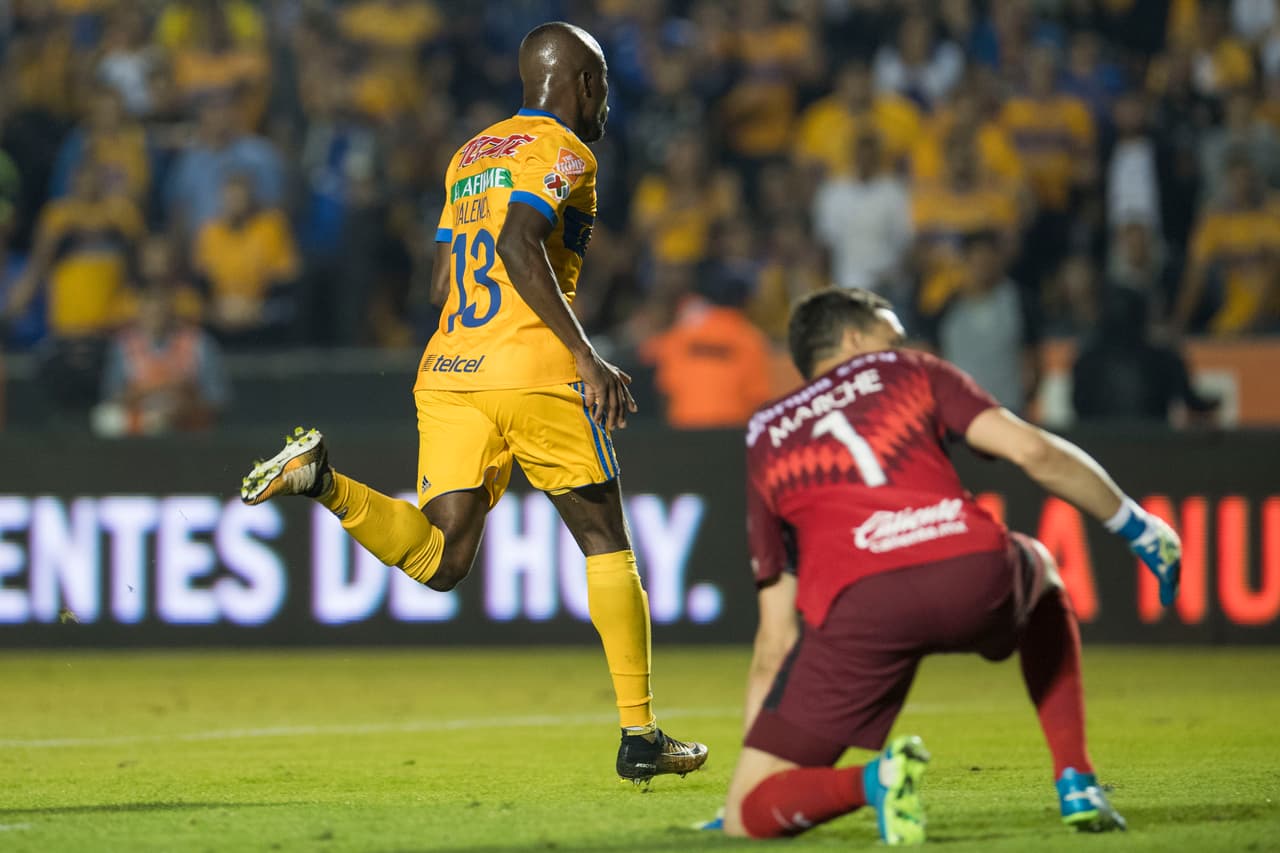 Ya en la segunda mitad, Tigres paseó al América. Al minuto 56, Enner Valencia abrió el marcador en una buena jugada individual.
