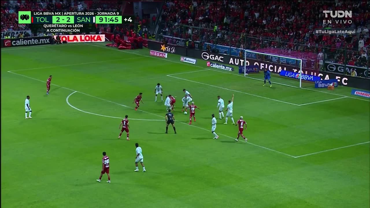 ¡GOL!  anota para Santos Laguna. Eduardo Aguirre