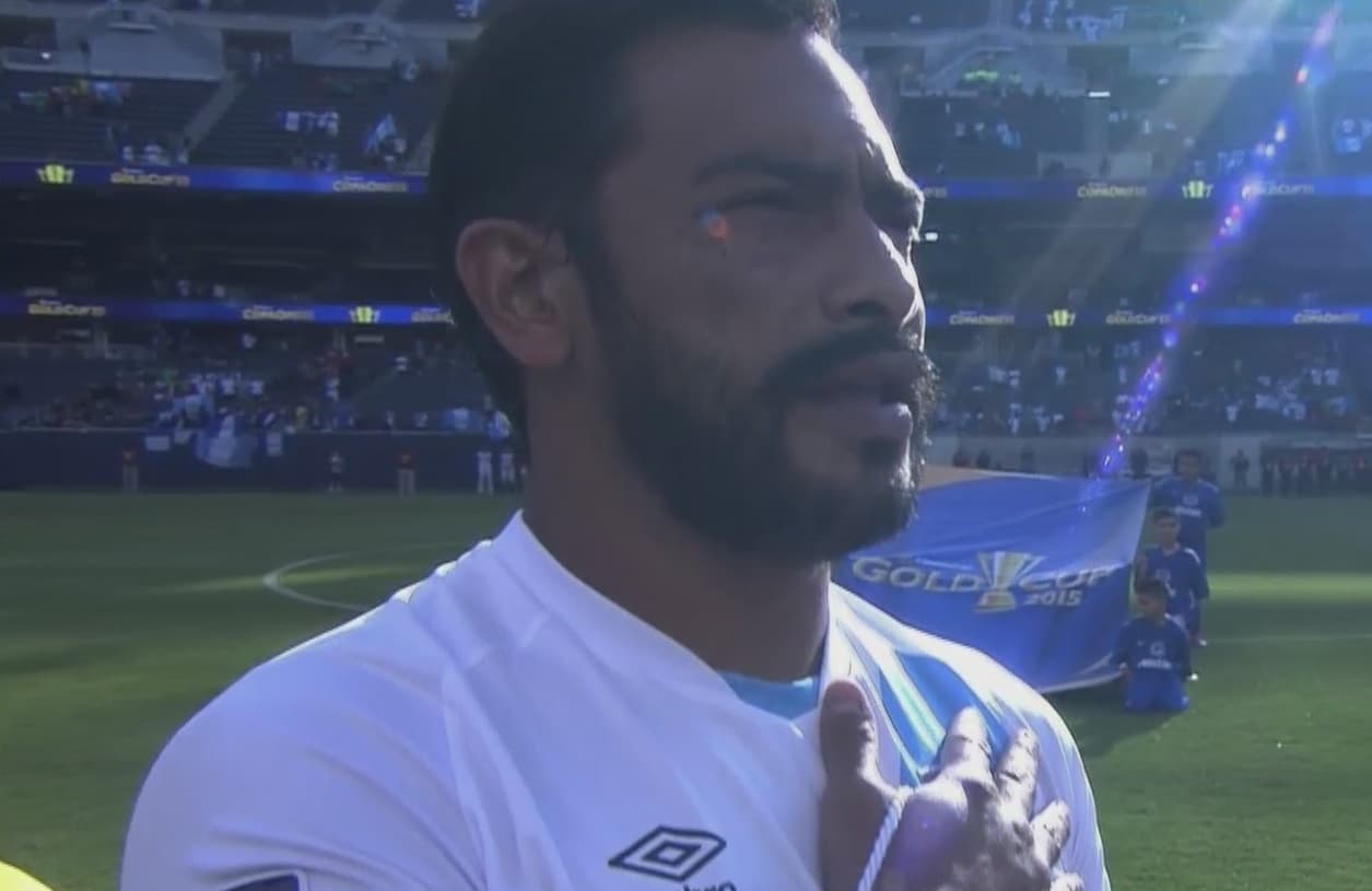 Carlos Ruíz es el eterno motor del cuadro de Guatemala, puro corazón, talento pero sin socios. Se cansó de correr tras la pelota, hizo gol y nada pudo hacer para evitar la debacle de su equipo. Calificación 9