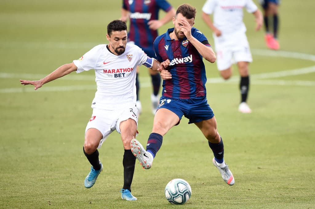 El Levante y el Sevilla reparten puntos con empate a un gol; autogol de Diego Carlos y tanto de De Jong para el Sevilla.
