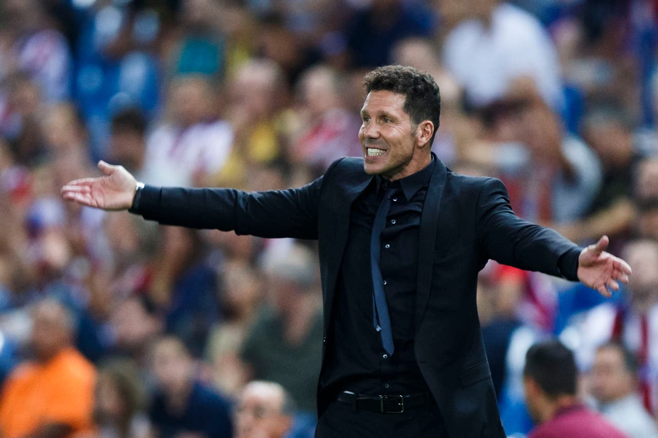 Un lugar arriba en el conteo tenemos a Diego Simeone, el argentino ha llevado lejos al Atlético de Madrid en sus más recientes temporadas, justificando los 6.8 millones de dólares que recibe anualmente.