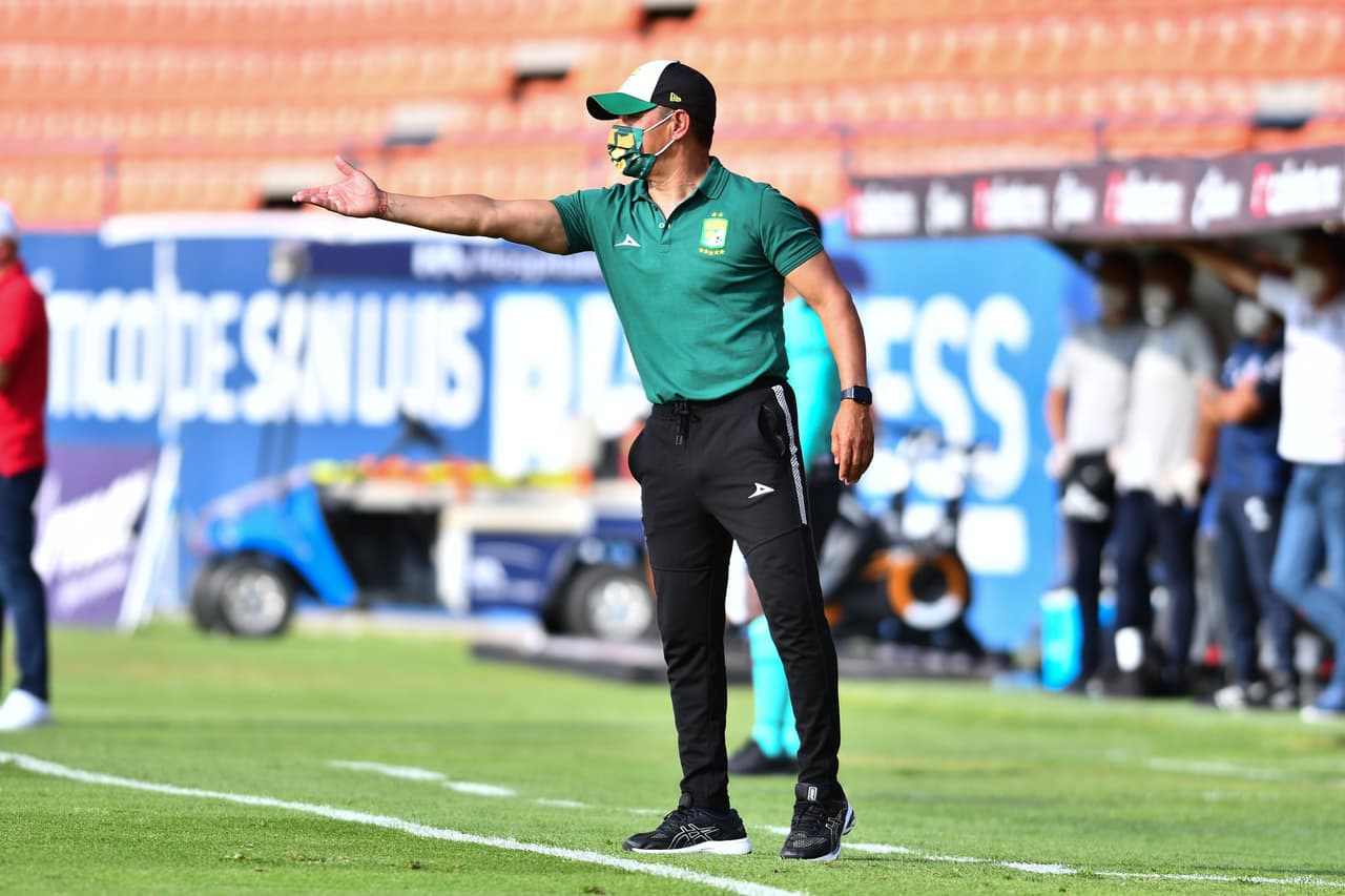 Ambriz cree que Iván Rodríguez será baja del Tri por lesión