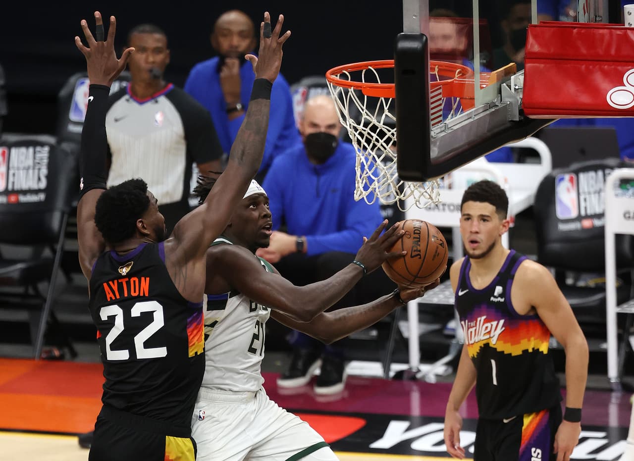 A pesar de los intentos de Phoenix por meterse de nuevo al partido, los Bucks apretaron a la ofensiva.