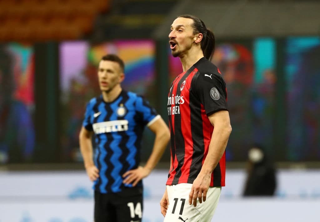Zlatan Ibrahimovic (31’) puso al frente a los de Pioli con un soberbio tiro raso. El astro sueco salió expulsado del terreno de juego a los 58’; su primer amarilla llegó tras pelear con Lukaku y la segunda al derribar por la espalda a Kolarov. Lukaku (71’) marcó desde los once pasos el empate. Eriksen (90+7’) clavó el segundo para Inter con un golazo de tiro libre y así acceder a las semifinales de la justa.