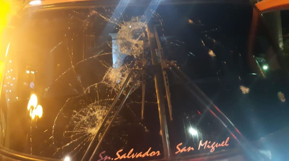 Atacan autobús del Olimpia en El Salvador