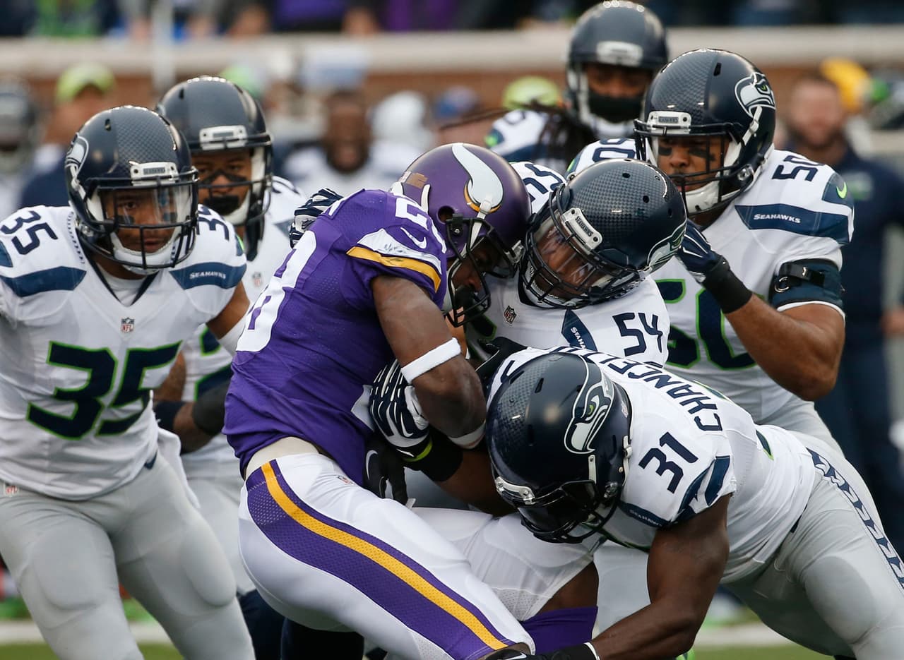 Gran actuación de Russell Wilson y de la defensiva de Seattle al parar la carrera de Adrian Peterson, en el juego que los Seahawks ganaron 38-7 a Vikings. Checa las mejores tomas del partido.