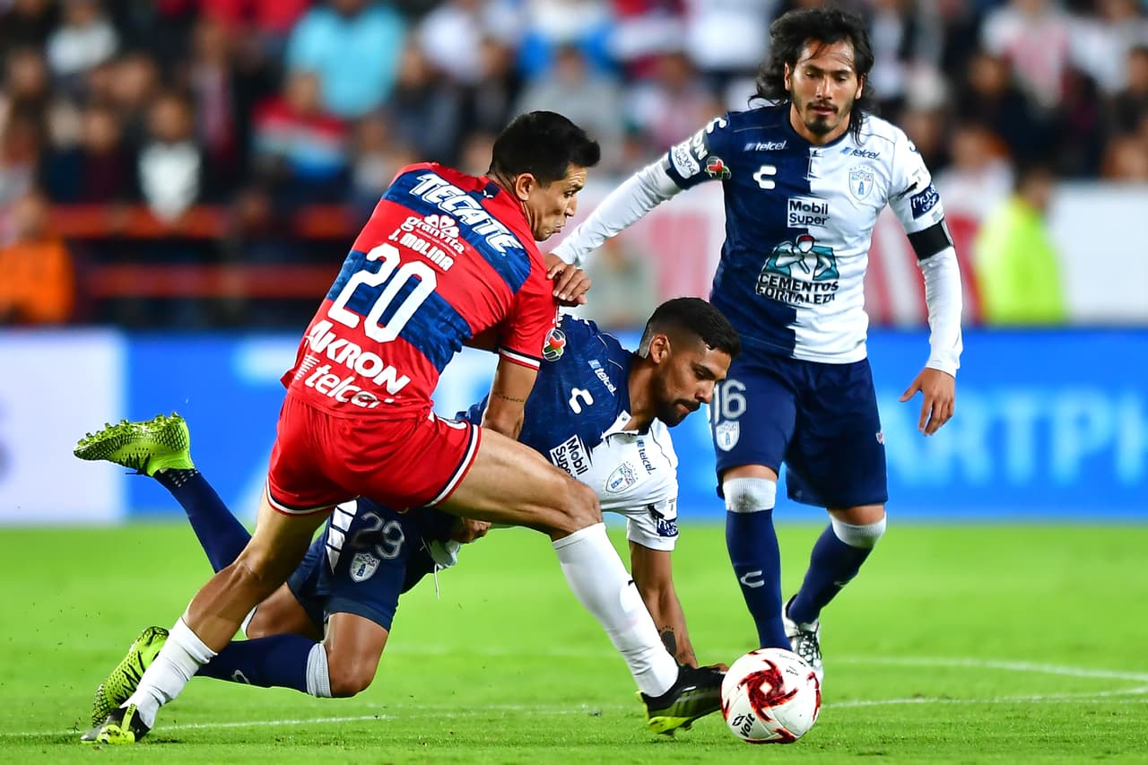 Ni Pachuca ni Chivas logran romper las redes y se dividen los puntos.