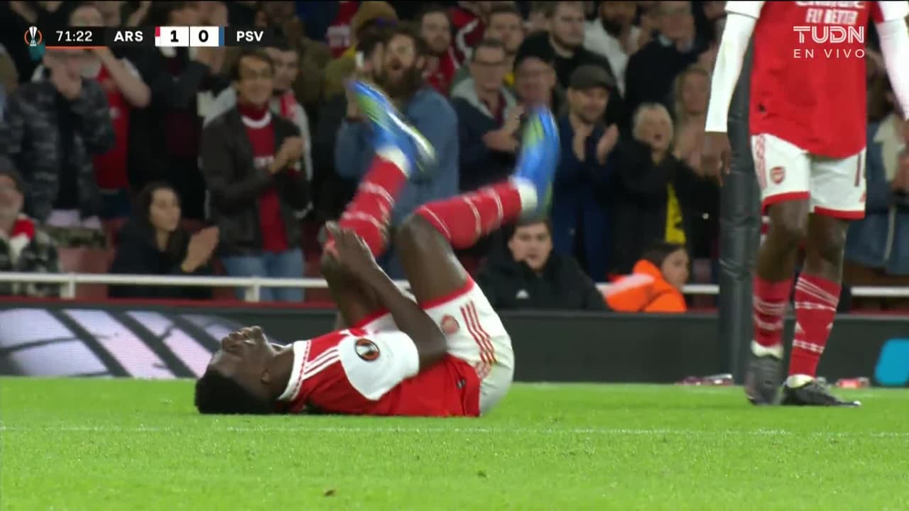¡TIRO ATAJADO! disparo por Bukayo Saka.