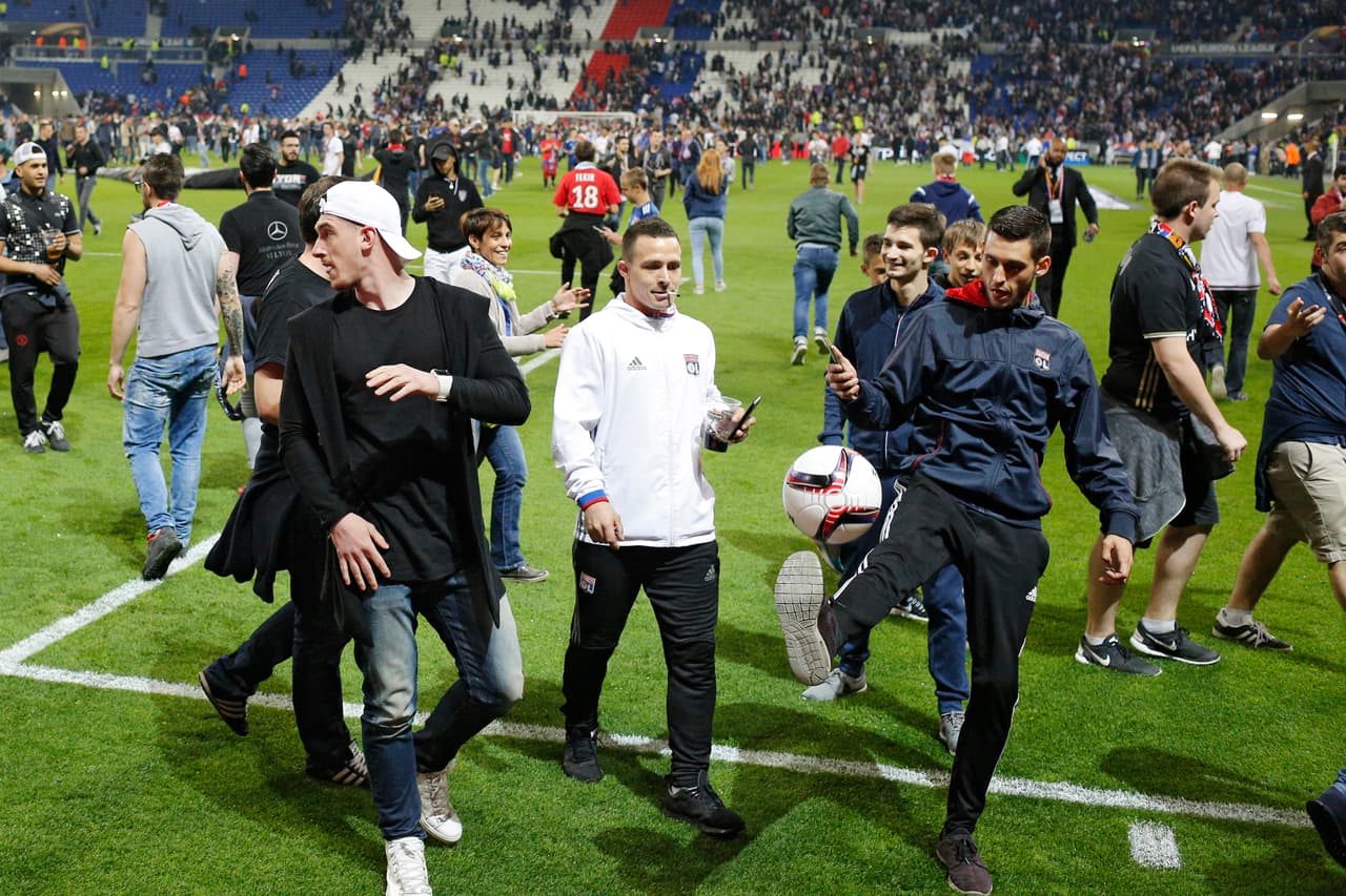 La UEFA abrió al día siguiente un procedimiento disciplinario contra ambos clubes.