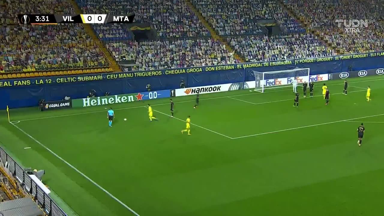 ¡GOOOL! Carlos Bacca anota para Villarreal.