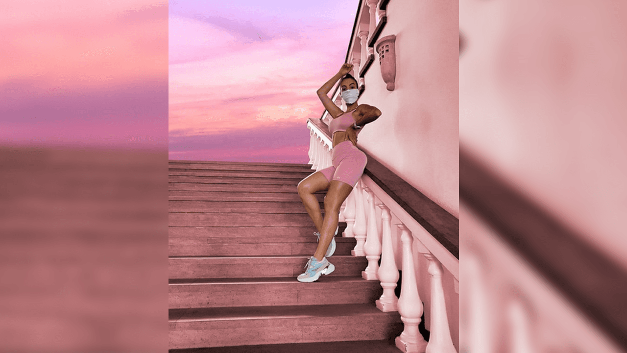 "Llevar mascarilla es un acto fundamental para protegernos a todos de la propagación de la COVID-19”, sentenció la pareja sentimental del artillero portugués.