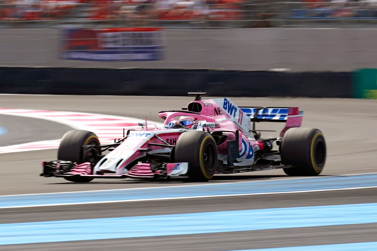 Mientras tanto, el piloto mexicano de Force India, Sergio 'Checo' Pérez, no pudo finalizar por un daño en el motor de su monoplaza en la vuelta 27, y tuvo que abandonar.