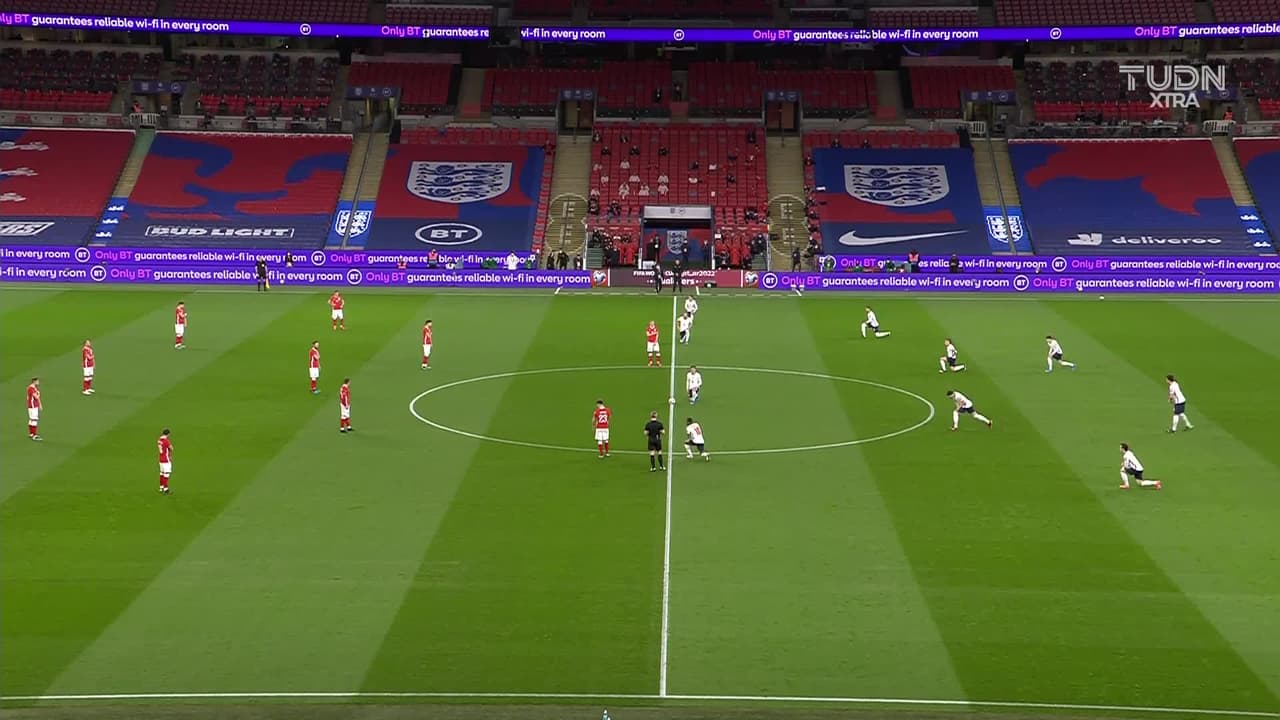 Arranca el partido y la pelota está en juego.