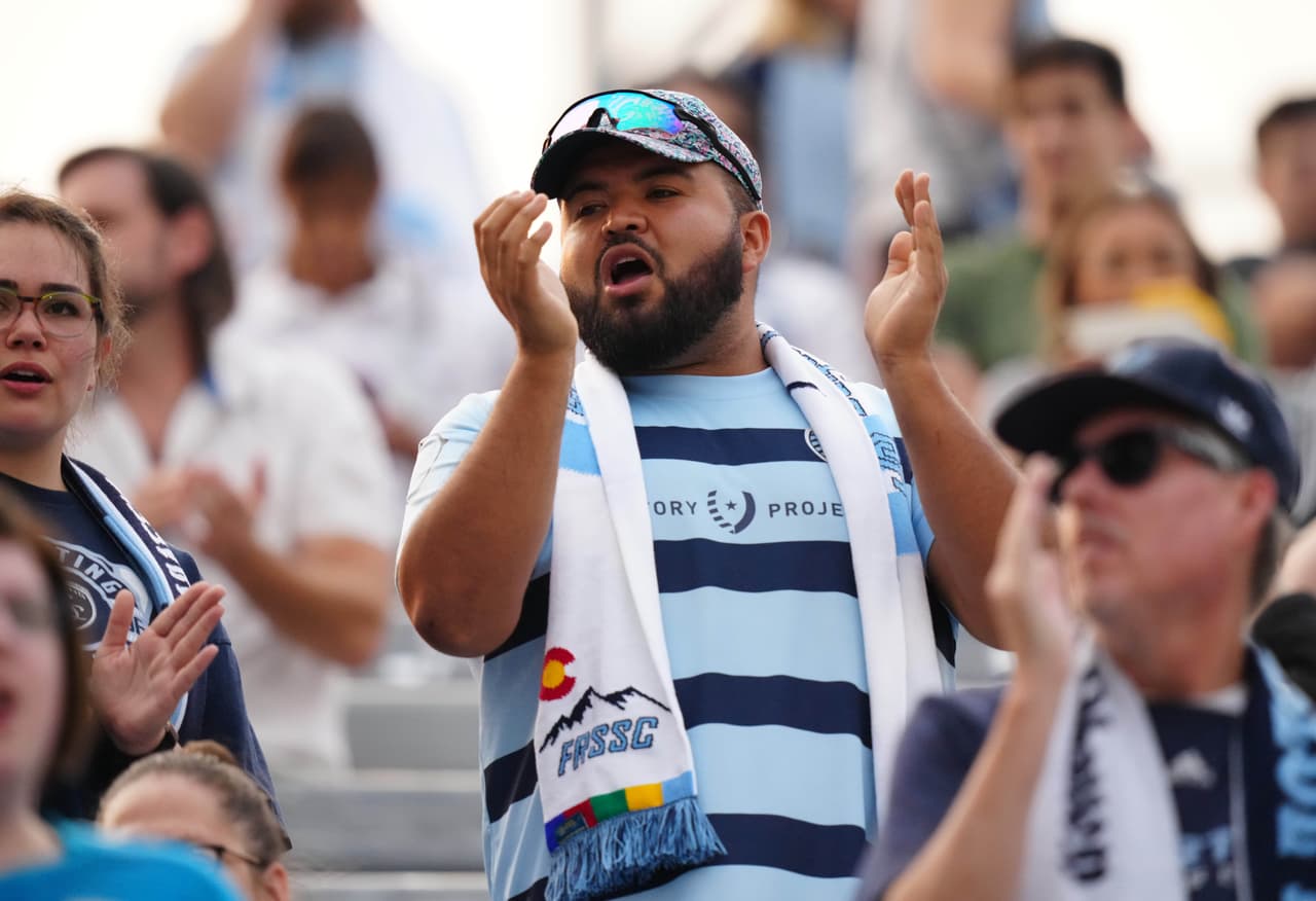 Los hinchas de Sporting Kansas City viajaron hasta el estado de Colorado para alentar al líder de la Conferencia Oeste.
<br>