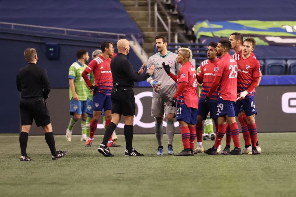 A sus 19 años, Tanner Tessmann ya se ha convertido en un referente del futuro en el futbol estadounidense y ha logrado ver minutos en 21 encuentros de la temporada pasada.