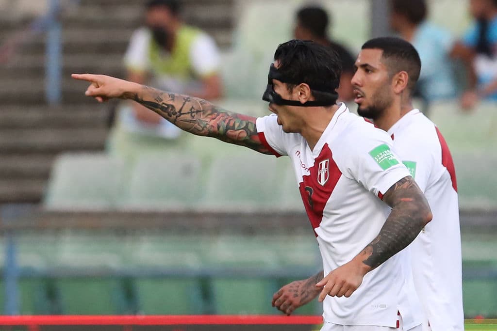 Uruguay tropieza en Bolivia y los locales los golean 3-0, Perú logra conseguir los puntos de visita 1-2 frente a Venezuela y llegan a 17 unidades.