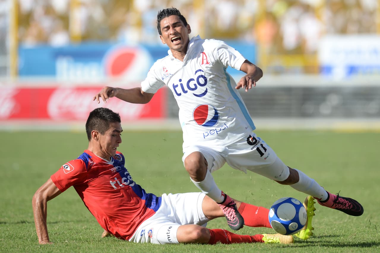 Alianza vence al FAS en derbi y Águila retoma al liderato en El Salvador