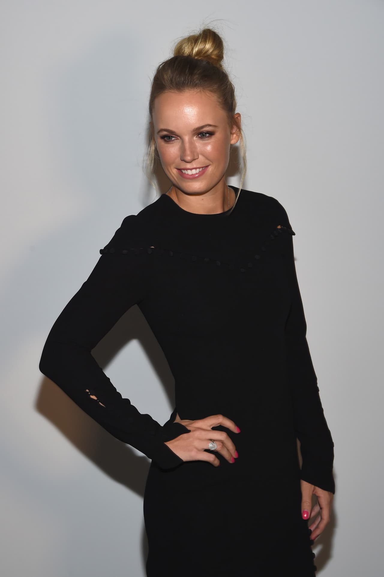 Caroline Wozniacki, exnúmero uno del mundo y ahora 19 en el ranking, es una figura reconocida en el tenis mundial no solo por su capacidad sino por su rostro angelical y su cuerpo atlético. La danesa tiene una gran combinación entre su buen juego y su sobresaliente belleza que la hacen un referente en WTA.