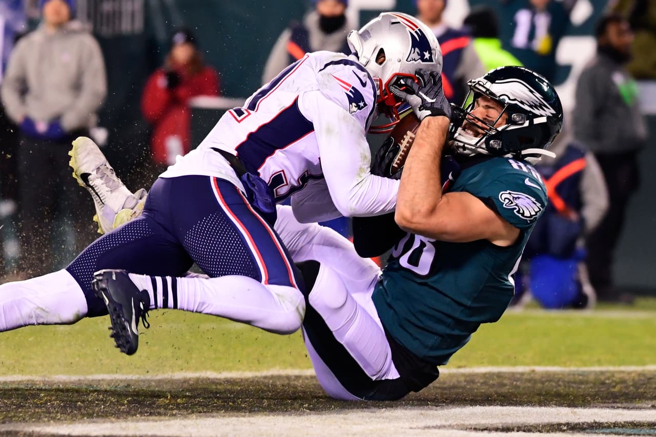 Philadelphia no aprovechó la condición de local y perdiò ante unos inspirados Patriots.