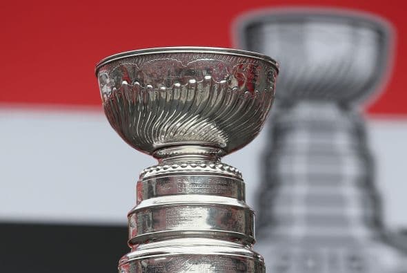 El capitán del equipo, Jonathan Toews, dijo que el triunfo de los Blackhawks está dedicado "a los mejores fans del mundo".