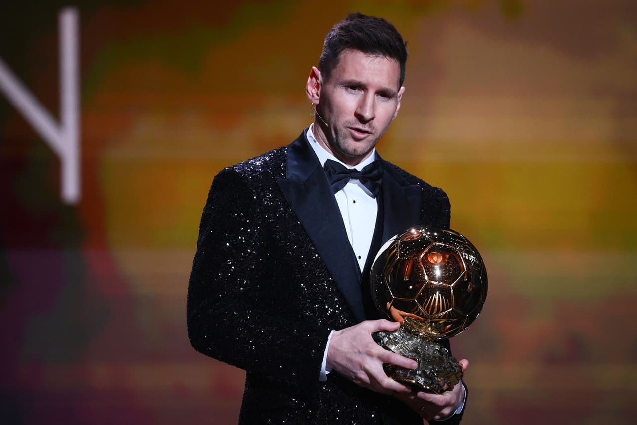 Llueven las críticas a Messi por ganar el Balón de Oro