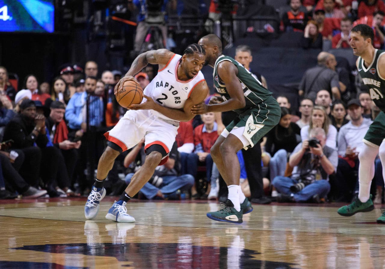 Los Toronto Raptors sobrevivieron a un partido que se fue a doble tiempo extra para sacar el triunfo por 118-112 sobre los Milwaukee Bucks en el Juego 3 de la Final de la Conferencia del Este de la Postemporada de la NBA en Scotiabank Arena. Luego de este resultado a contienda se pone 2-1 en favor de los Bucks y en Toronto se reanuda la batalla el próximo martes.