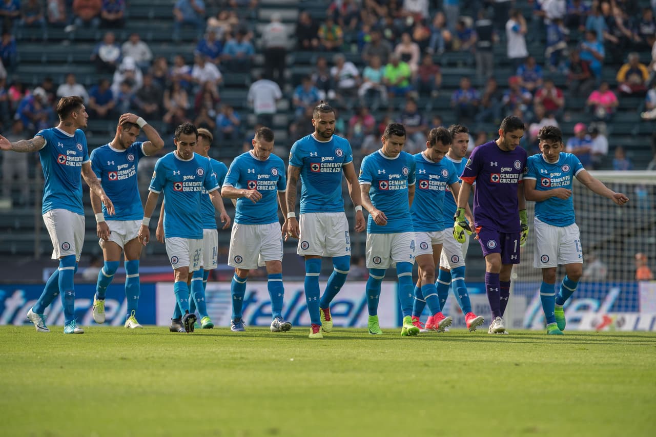 Al medio tiempo, el Cruz Azul muetra la unidad que se vive al interior del plantel.