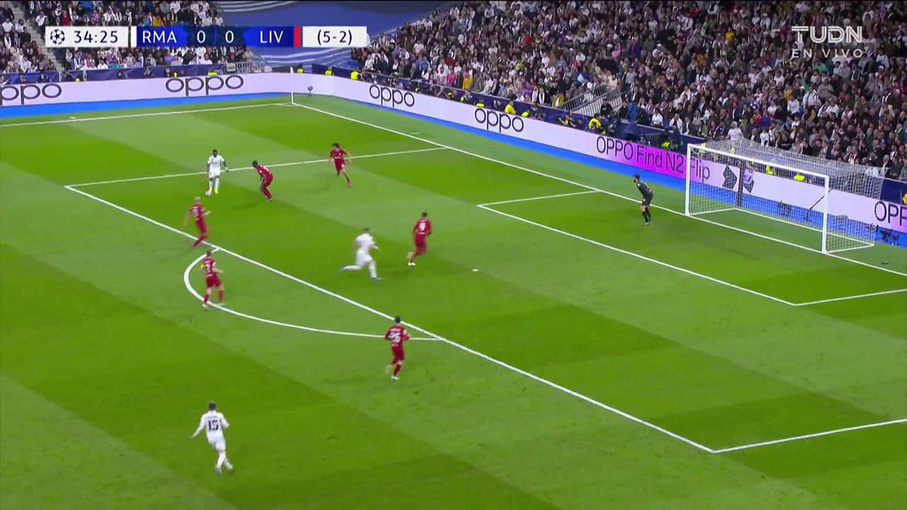 ¡TIRO ATAJADO! disparo por Vinícius Júnior.