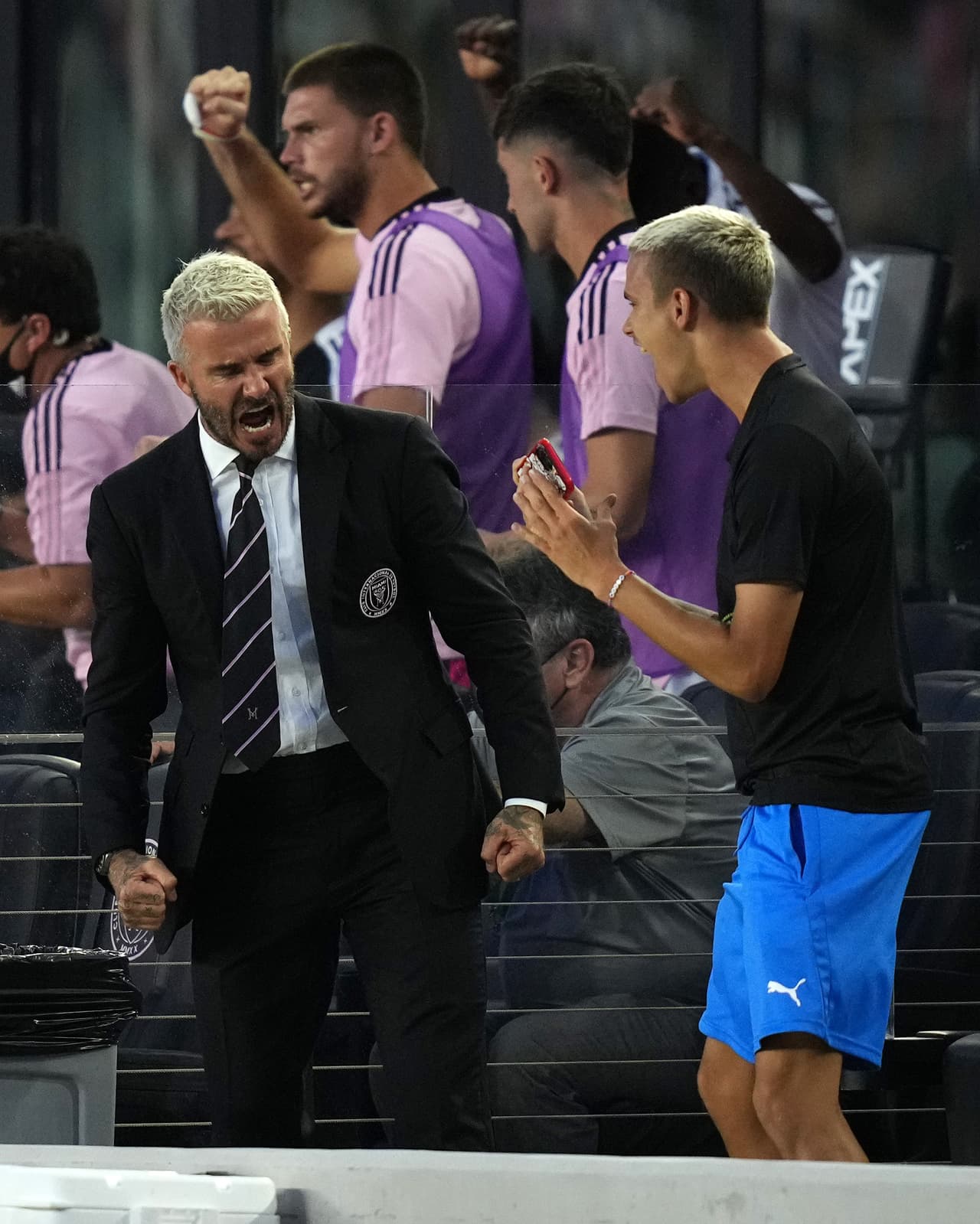 Y terminaron celebrando un triunfo agónico del equipo del sur de Florida.
<br>