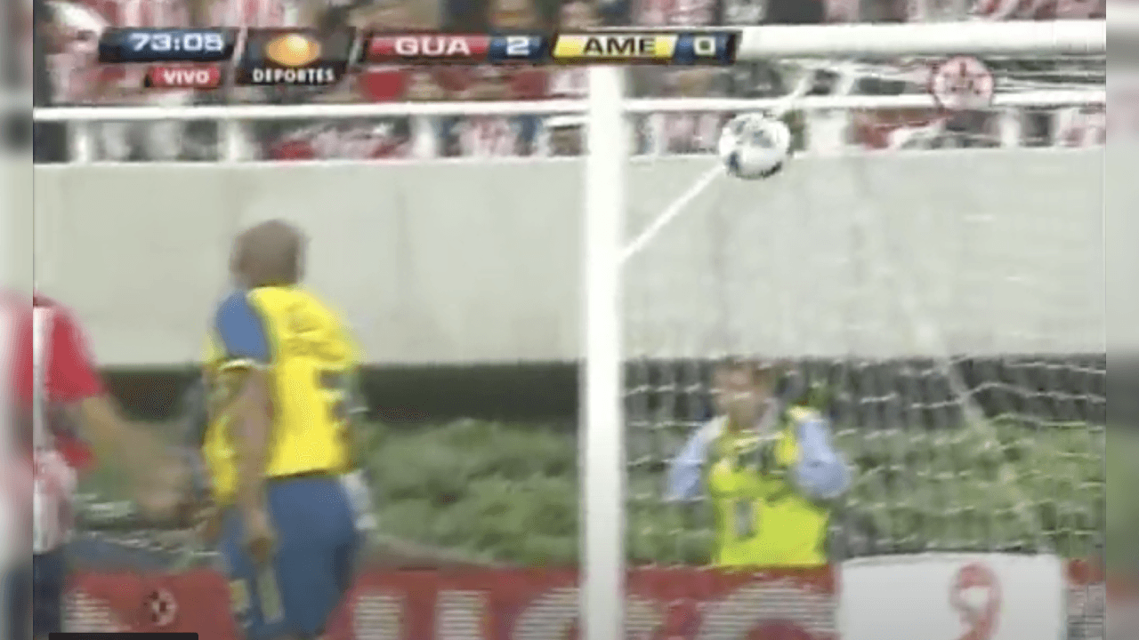 El balón entró directamente al ángulo.