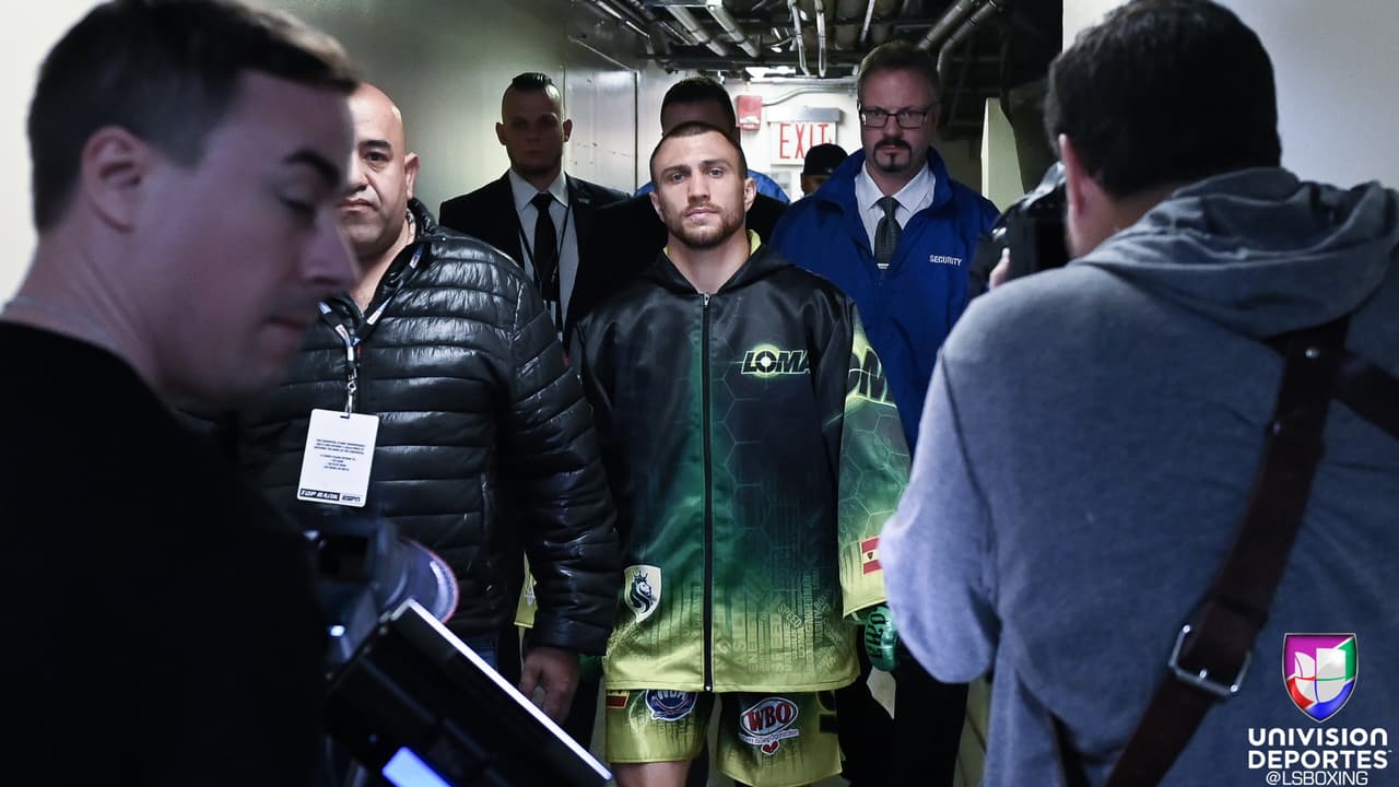 Vasiliy Lomachenko derrotó a un José Pedraza que le incomodó la pelea por momentos, pero que no pudo contrarrestar la velocidad e inteligencia de la 'Matrix'.
