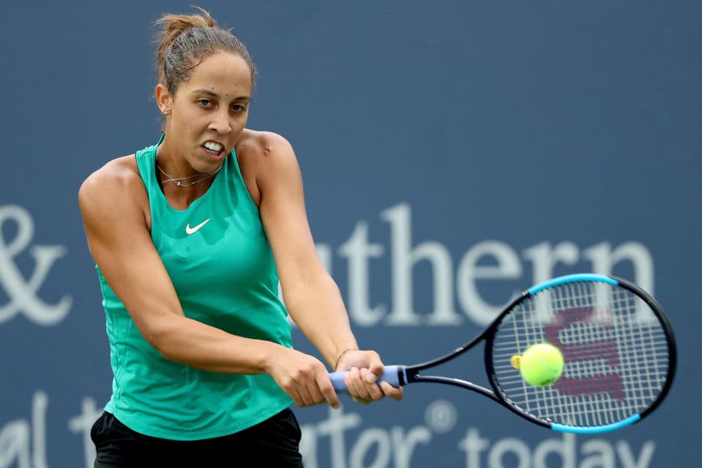 La estadounidense Madison Keys, décimo tercera cabeza de serie, venció 6-2 y 6-2 a la italiana Camila Giorgi para seguir con vida en el torneo.