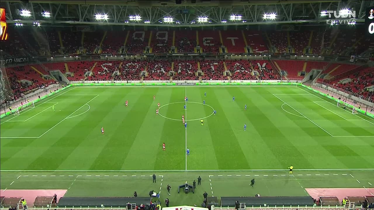 Arranca el partido y la pelota está en juego.