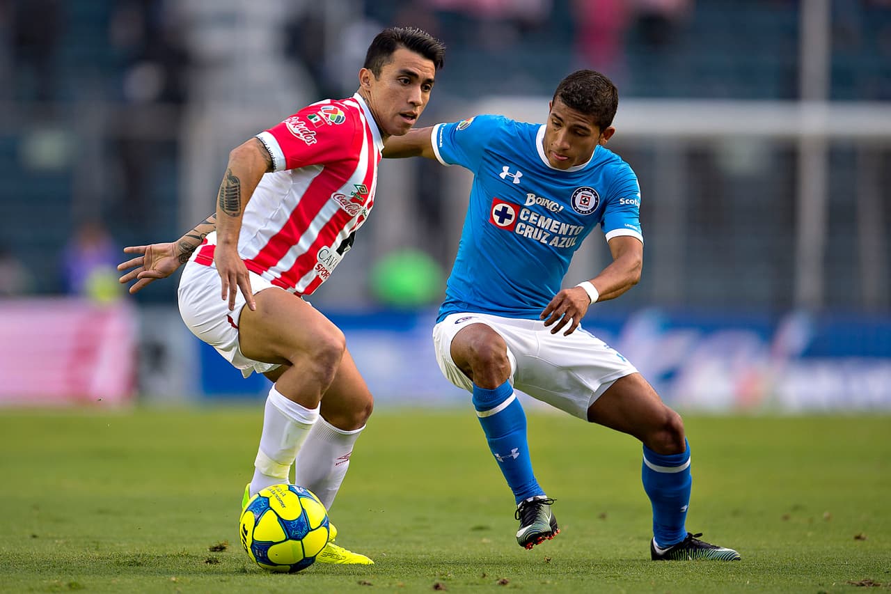 El chileno Edson Puch fue la sensación del torneo pasado en conjunto con el Necaxa, el volante destacó por su racha goleadora en la cual anotó 9 tantos con los Rayos. Actualmente el andino no ha marcado en el Clausura 2017, el cual ha pasado entre lesiones y mala puntería.