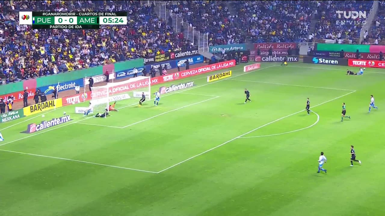 ¡TIRO ATAJADO! disparo por Maximiliano Araujo.