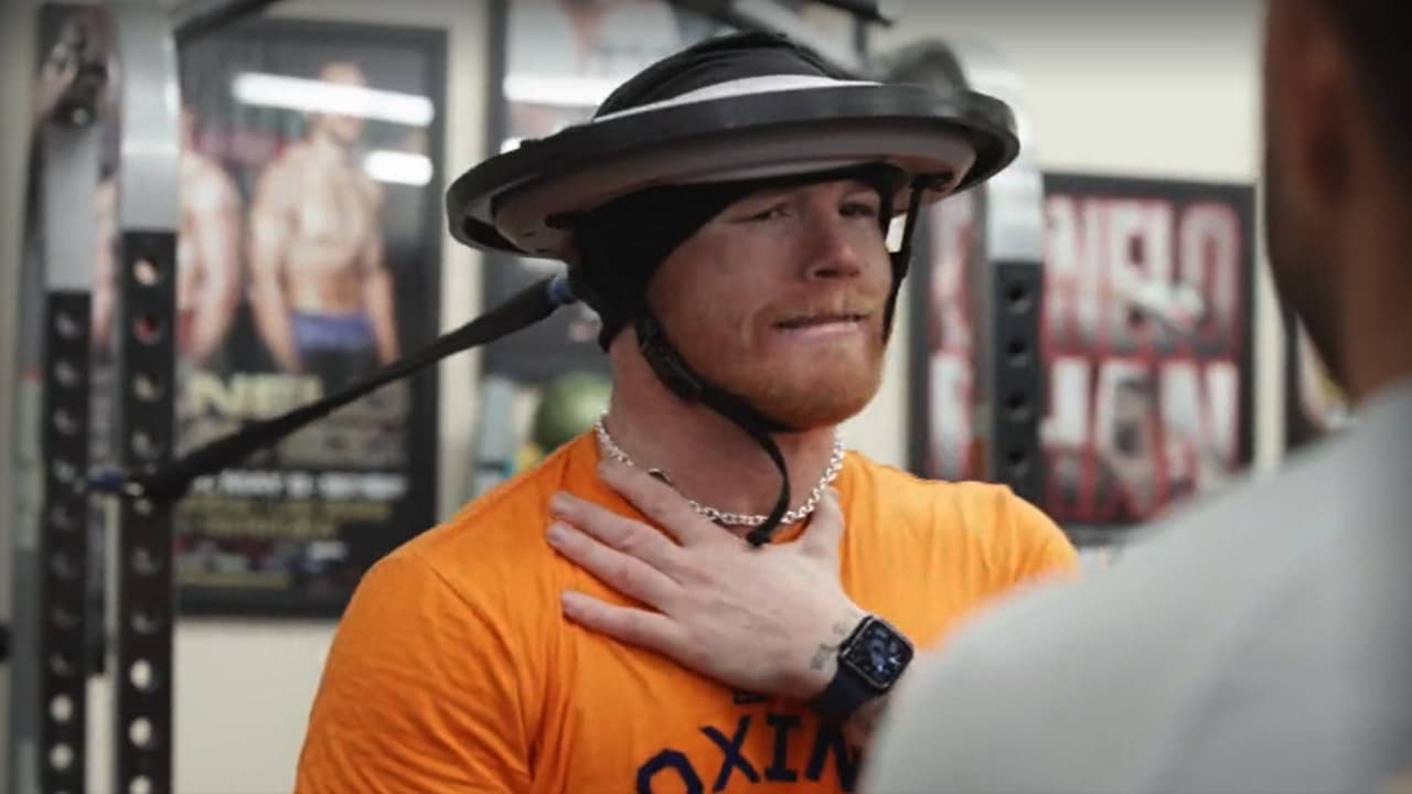 Canelo entrena su cuello de forma extrema