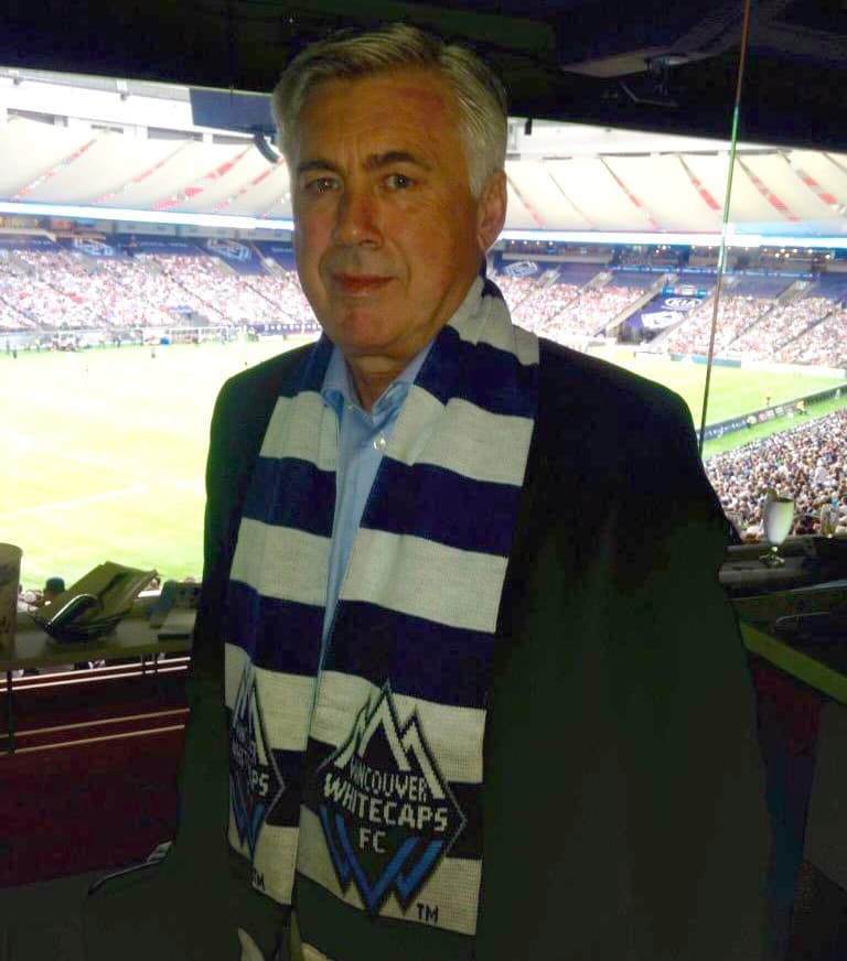 Carlo Ancelotti apoyando a los Vancouver Whitecaps